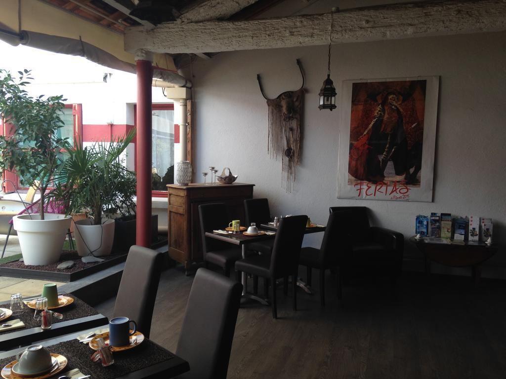 Hotel Cote Patio Nimes Exterior photo