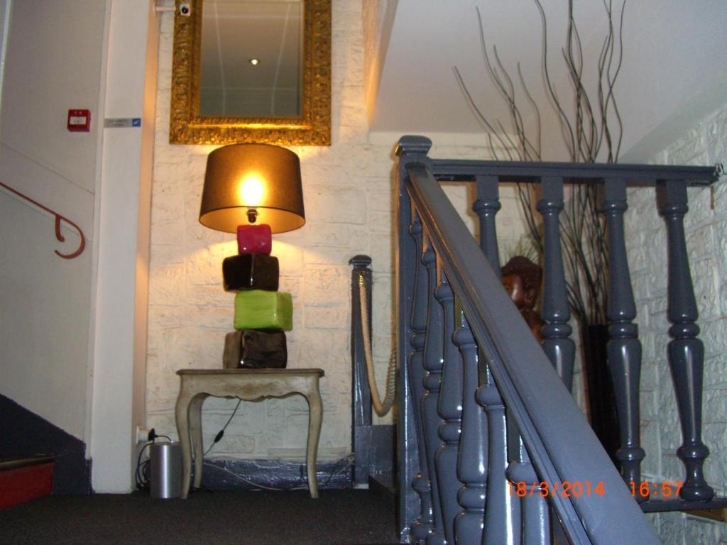 Hotel Cote Patio Nimes Exterior photo