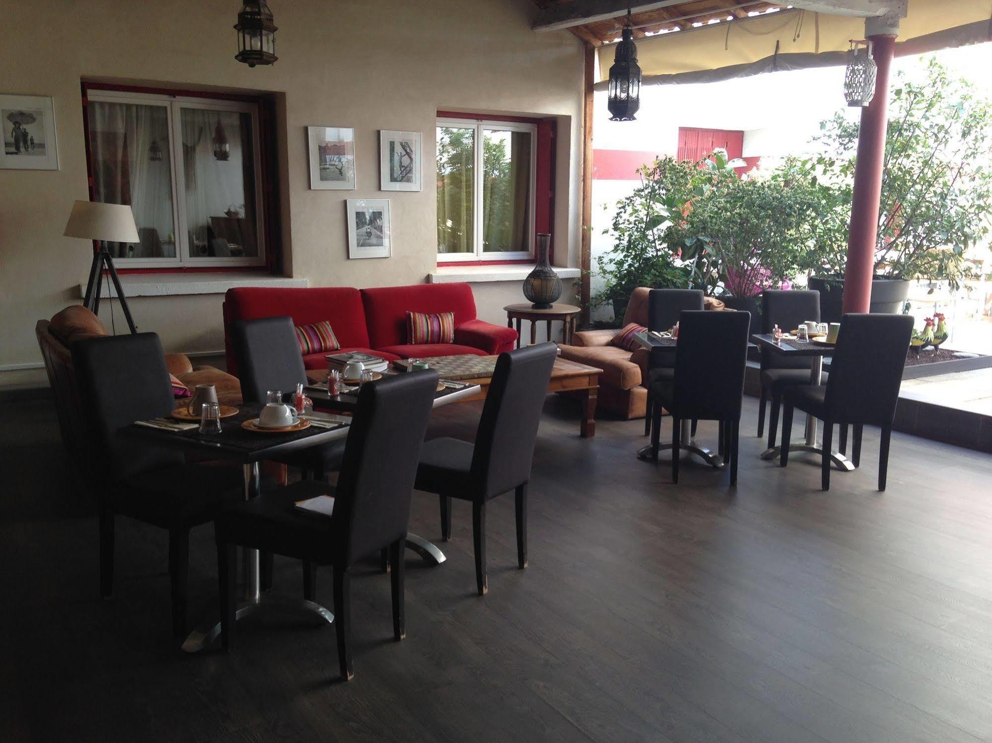 Hotel Cote Patio Nimes Exterior photo