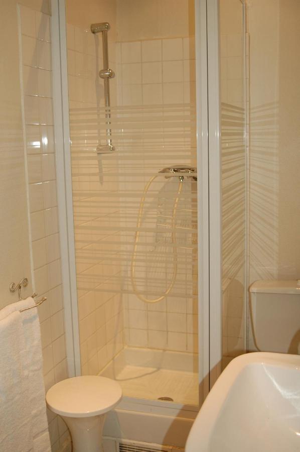 Hotel Cote Patio Nimes Room photo